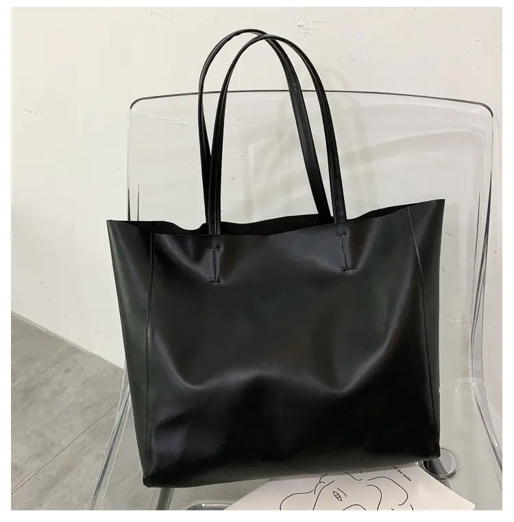 Stylish Women's Large Capacity Tote Bag for Commuting - close-up detail