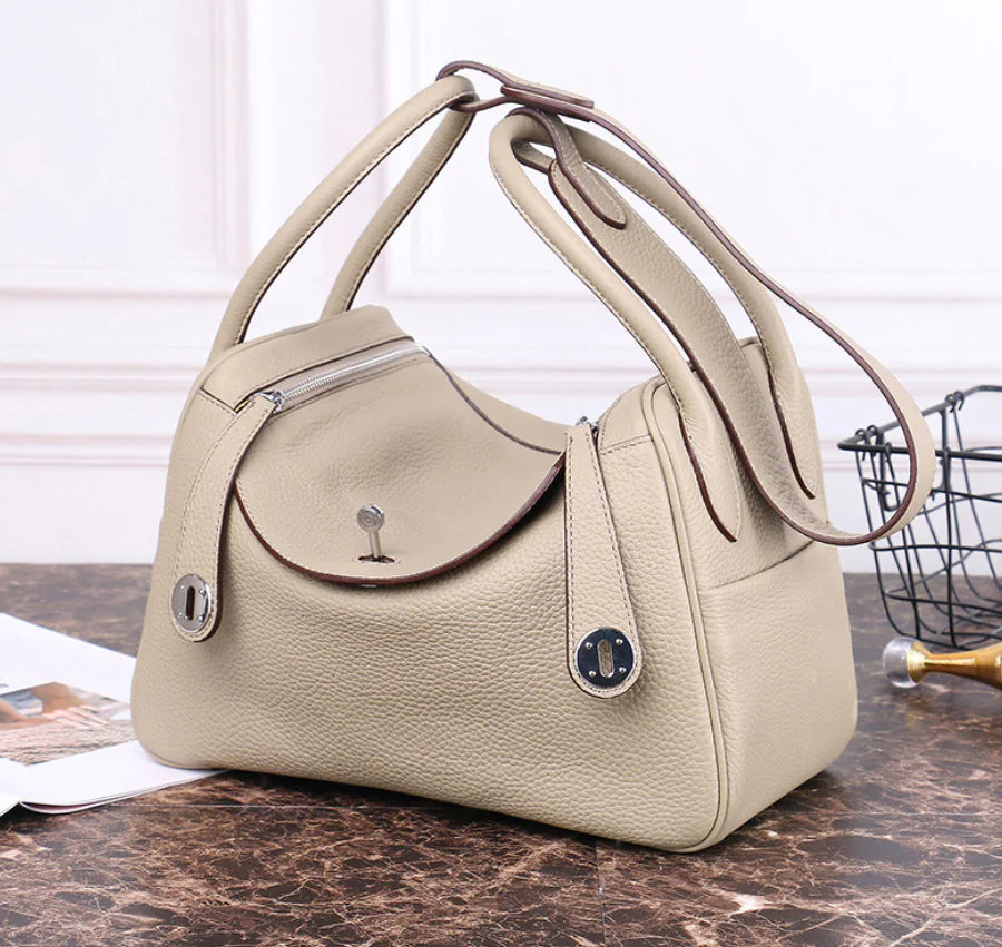 Large Capacity Genuine Leather Women's Tote Bag - close-up detail